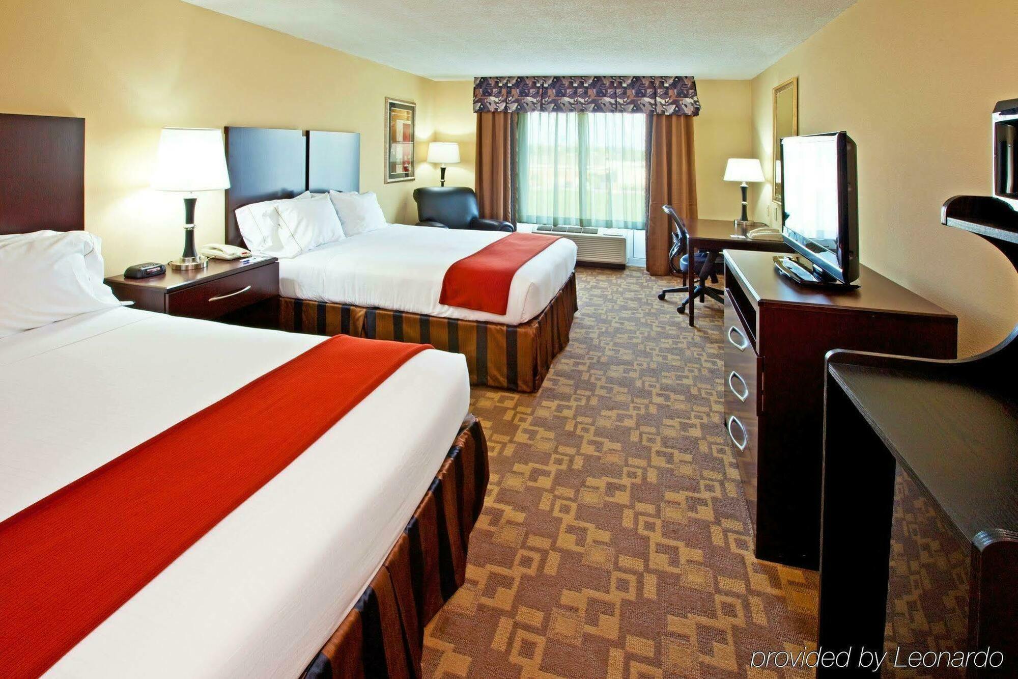 Holiday Inn Express & Suites Lexington Downtown Area-Keeneland, An Ihg Hotel Exterior photo