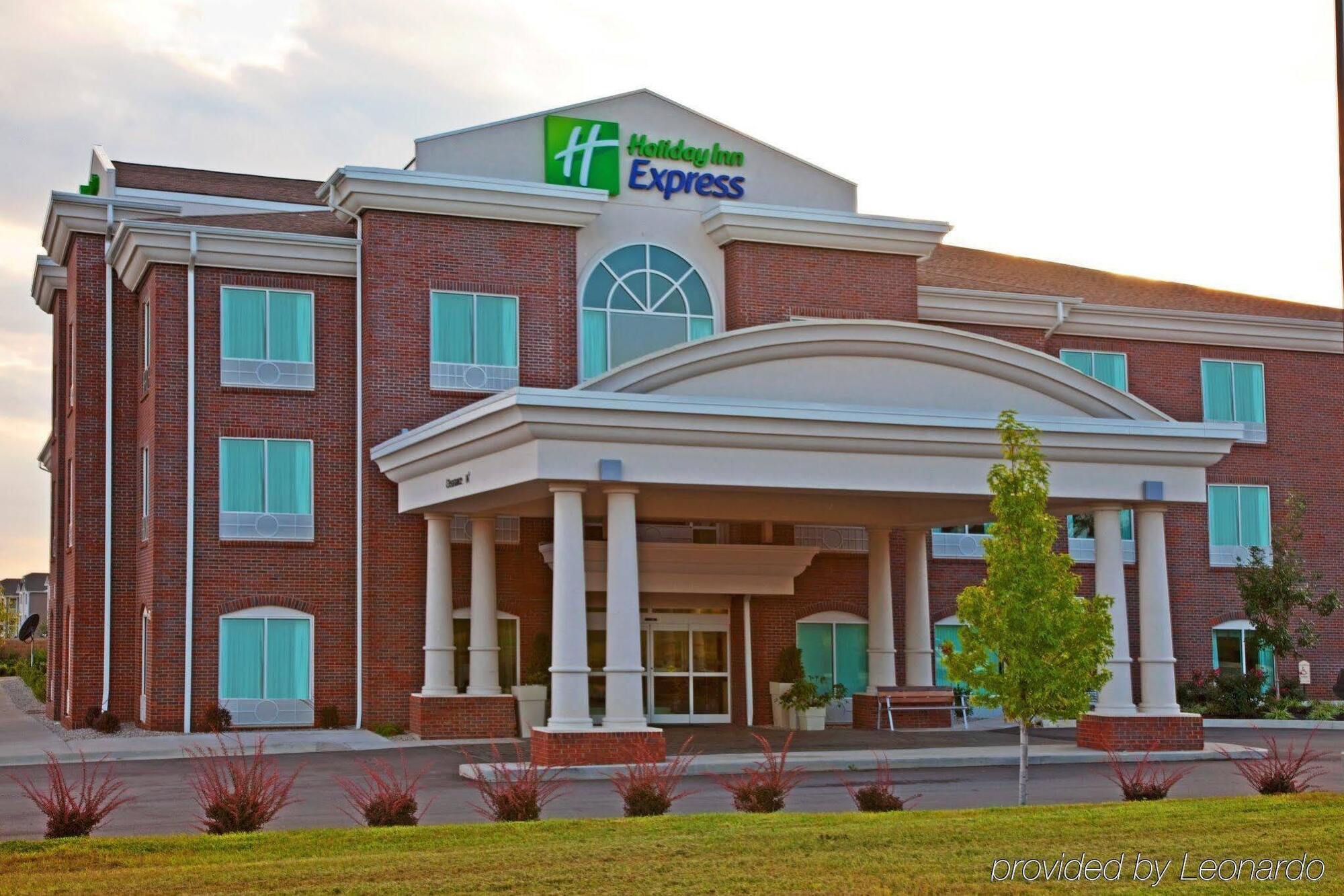 Holiday Inn Express & Suites Lexington Downtown Area-Keeneland, An Ihg Hotel Exterior photo